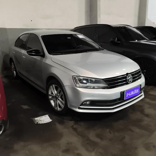 thumb <div style="text-align: justify;">VOLKSWAGEN VW JETTA HL 
AE  
Placa: GDB1J55 
SAO PAULO-SP 
Ano/Mod: 2015/2016 
Cor: Prata 
Chassi: 3VWLV6160GM023268 
Motor: CPL042184 
RENAVAM: 01080083259</div><div>*Consta RENAJUD&nbsp;</div>