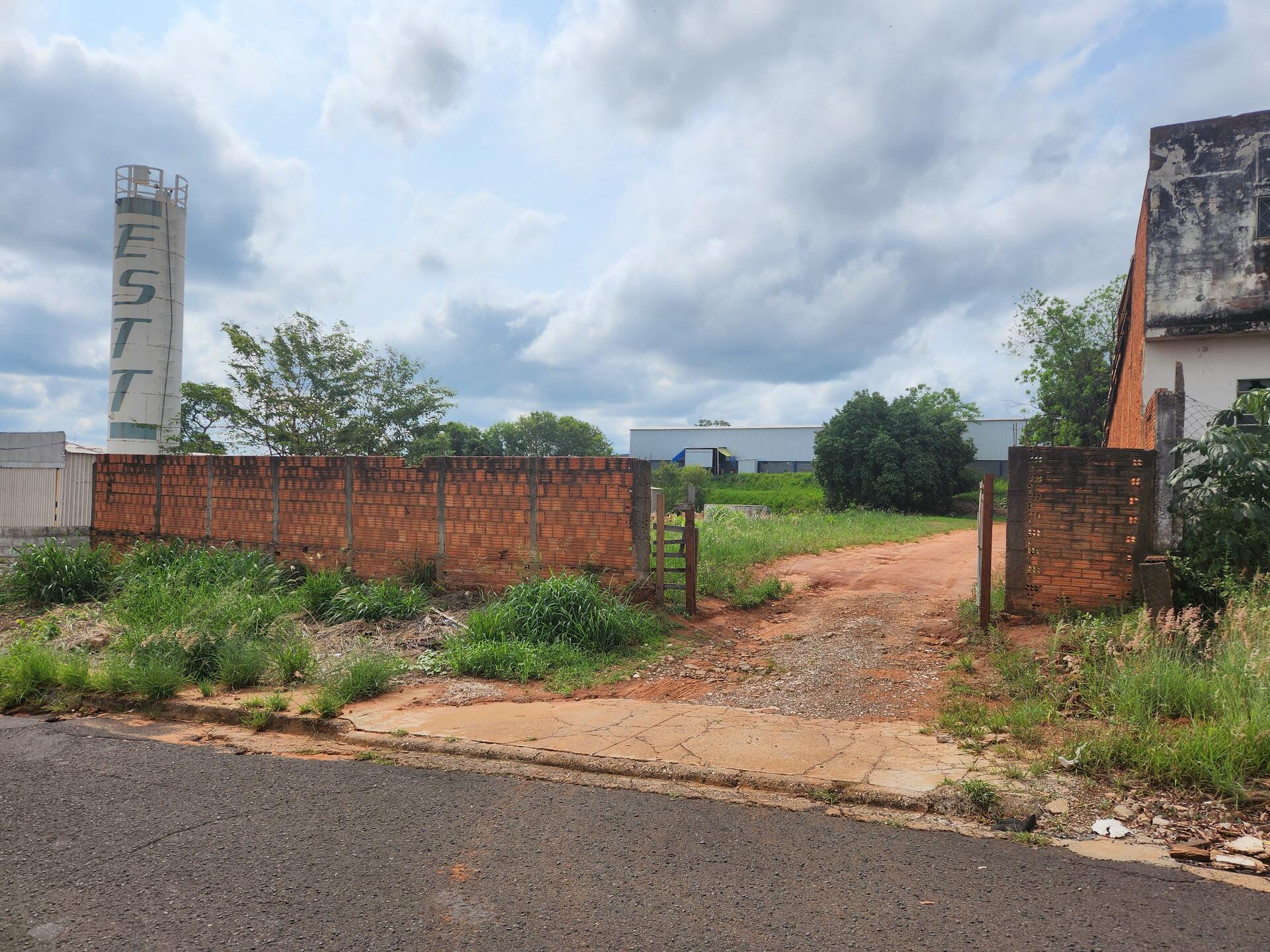 Terreno Industrial área 1.696m²