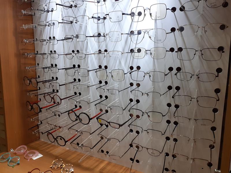Armações de óculos importadas para lentes de grau, modelos variados, do tipo “armação fechada”, cores variadas, novas