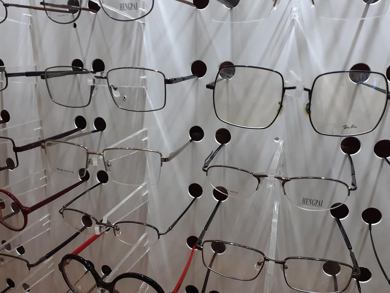 Armações de óculos importadas para lentes de grau, modelos variados, do tipo “armação aberta”, cores variadas, novas