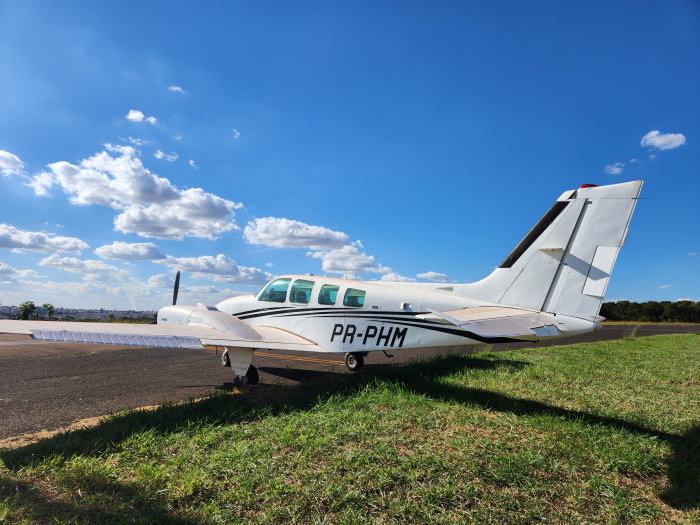 SUCATA INSERVÍVEL - Beech Aircraft 58 /Baron 58