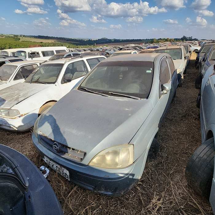GM CORSA SEDAN