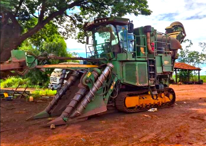 COLHEDORA DE CANA JOHN DEERE - CH570