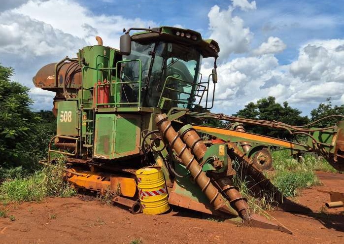 COLHEDORA DE CANA JOHN DEERE - CH570
