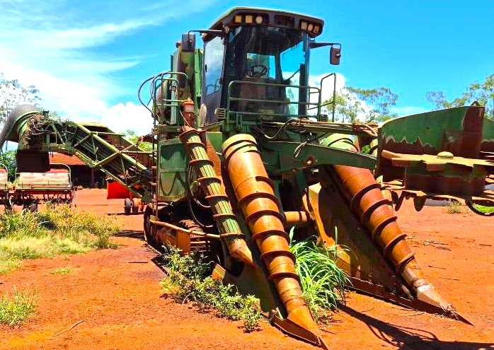 COLHEDORA DE CANA JOHN DEERE – JD 3520