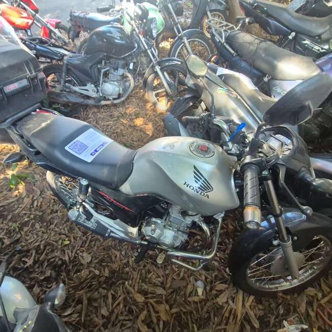 thumb <div style="text-align: justify;">HONDA/ CG 160 START 
Placa: SUD3G48 
SAO PAULO-SP 
Ano/Mod: 2024/2024 
Cor: Prata 
Chassi: 9C2KC2500RR078710 
Motor: KC25E0R078761 
RENAVAM: 01394295925&nbsp;</div>