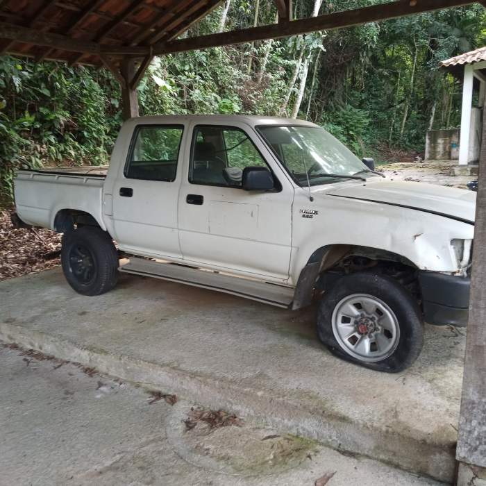 TOYOTA HILUX 4CD DLX