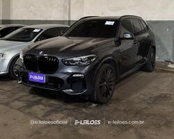 <div style="text-align: justify;">BMW X5 XDRIVE30D 2019 
33 
34 
Placa: LUN9E85 
SAO PAULO-SP 
Ano/Mod: 2019/2019 
Cor: Cinza 
Chassi: 98MCV6002KLR98199 
Motor: 51115612 
RENAVAM: 01208026272</div><div>*Consta RENAJUD</div>