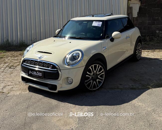 thumb <div style="text-align: justify;">I MINI 2018 
Placa: GDO4462 
SAO PAULO-SP 
Ano/Mod: 2017/2018 
Cor: Branco 
Chassi: WMWXM7104J3B25593 
Motor: F799H527 
RENAVAM: 01154386152</div><div>*Consta RENAJUD&nbsp;</div>