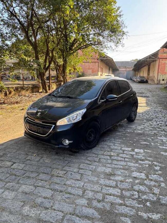 thumb <div style="text-align: justify;">PEUGEOT 208 GRIFFE A 2015 
Placa: FUY7751 
SAO PAULO-SP 
Ano/Mod: 2015/2015 
Cor: Preto 
Chassi: 936CLNFN2FB033581 
Motor: 10DG060001155 
RENAVAM: 01052519978</div><div>*Consta RENAJUD&nbsp;</div>
