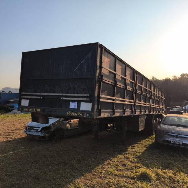 thumb <div style="text-align: justify;">SR GUERRA AG GR 
Placa: AYC8J84 
PLANALTO-PR 
Ano/Mod: 2014/2014 
Cor: Cinza 
Chassi: 9AA07133GEC127750 
Motor: Não possui  
RENAVAM: 00997269405</div>