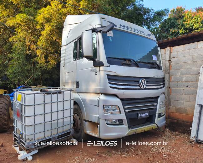 thumb <div style="text-align: justify;">VOLKSWAGEN 28.460 
METEOR 6X2 2023 
Placa: SDY5D13 
PLANALTO-PR 
Ano/Mod: 2022/2023 
Cor: Prata 
Chassi: 953998TH3PR201681 
Motor BIN: 5256380A196380 
RENAVAM: 01326323617&nbsp;</div>