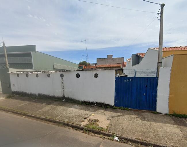 thumb <div style="text-align: justify;"><b>Matrícula n° 7.902 do Cartório de Registro de Imóveis desta Comarca: </b>Um imóvel urbano composto pelo respectivo terreno e prédio residencial ali existente, situado nesta cidade e Comarca de Porto Ferreira, no loteamento denominado "Parque Residencial Redentor", rua João Simão, 580, com área total de 430,35 metros quadrados, cadastro municipal n° 17-016-17, objeto da, avaliado em, salvo avaliação especializada, R$ 350.000,00 (trezentos e cinquenta mil reais), na sua totalidade, perfazendo o valor de R$ 58.310,00 (cinquenta e oito mil trezentos e dez reais) referente à <b>parte ideal de 16,666% pertencente à executada. Tabela Prática TJSP 28/08/2025: R$ 58.758,87;</b></div>