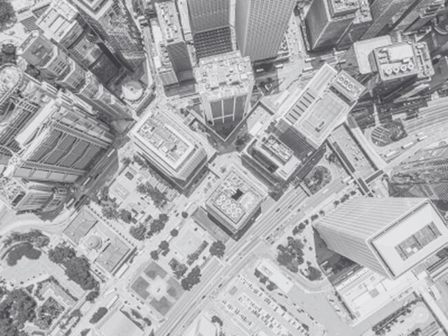 thumb <div style="text-align: justify;"><b>Matrícula nº 66.357 – Oficial de Registro de Imóveis de Sertãozinho/SP:</b> Um apartamento residencial sob nº 12, localizado no 1º Andar ou 2º Pavimento, Bloco 10, do Condomínio Residencial “Aragão I”, situado nesta cidade e comarca de Sertãozinho, com frente para a Rua Delfino Eleotério de Almeida, nº 1.021, contendo sala, área de circulação, dois quartos, banheiro, cozinha e área de serviço, com a área útil de 42,2100m², área comum de 7,1621m², perfazendo uma área total de 49,3721m², correspondendo-lhe uma fração ideal de 0,00284091 no terreno e nas coisas comuns, confrontando: pela frente com espaço aéreo da área comum do condomínio; pelo seu lado esquerdo com hall de acesso e escadarias; pelo seu lado direito com o apartamento nº 11 do bloco 11; e, pelos fundos com espaço aéreo da área comum do condomínio, cabendo a essa unidade autônoma uma vaga de estacionamento de veículo, cujo uso será disciplinado em assembleia geral.</div>