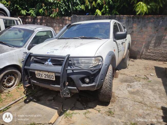 thumb <div style="text-align: justify;">L200 TRITON GL D Marca: MITSUBISHI Placa: KRX2960 BRASILIA/DF Ano/Mod: 2017/2018 Cor: Branca Chassi: 93XLNKB8TJCH31766 Motor: 4M41UCBH1886 RENAVAM: 01121266085</div>