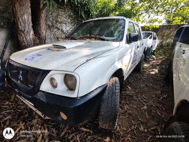 thumb <div style="text-align: justify;">L200 4X4 GL Marca MITSUBISHI Placa: NOX2037 MANAUS/AM Ano/Mod: 2009/2010 Cor: Branca Chassi: 93XGNK740AC962847 Motor: 4D56CM8573 RENAVAM: 00221520708</div>