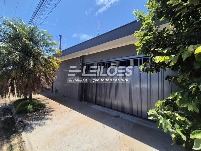 thumb <div style="text-align: justify;"><b>Matrícula nº 8.347 – Cartório de Registro de Imóveis de Santa Cruz das Palmeiras/SP: </b>Um lote de terreno, situado nesta cidade com frente para a rua 09, designado sob nº 07 da quadra “G” do Loteamento “Jardim Arlindo Ramos”, onde mede dez metros (10,00mts.) de frente com igual medida nos fundos por vinte metros (20,00mts.) da frente aos fundos de ambos os lados contendo a área total de 200,00 metros confrontando do lado direito com o lote 06; do lado esquerdo com o lote 08 e nos fundos com o Sítio São José, distando 66,02 metros da esquina da Rua 02. Contribuinte nº 60.60.0290088.001).</div>