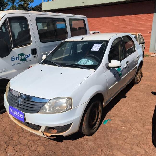 Renault Logan EXP 16 2011 em leilão