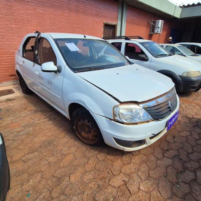 Renault Logan EXP 16 2011 em leilão