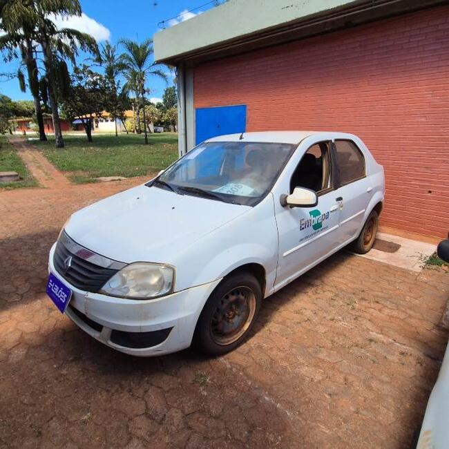 Renault Logan EXP 16 2011 em leilão