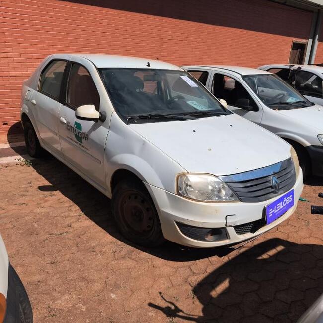 Renault Logan EXP 16 2011 em leilão