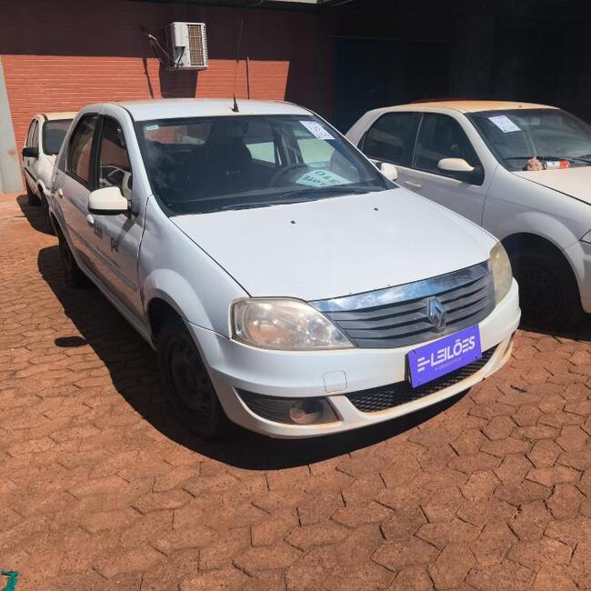Renault Logan EXP 16 2011 em leilão
